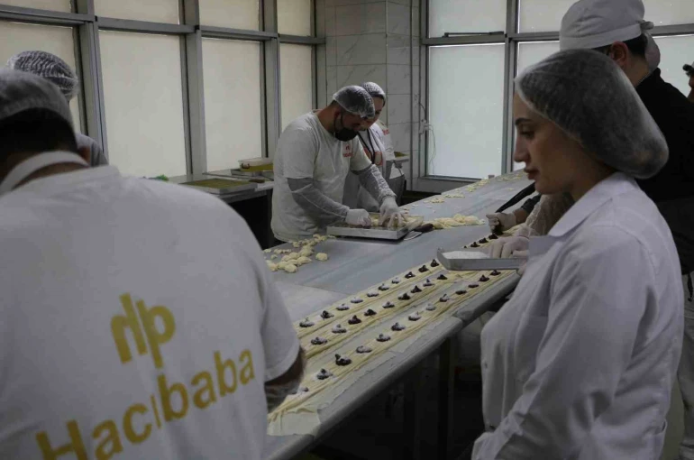 Tatlı imalathanelerinde Ramazan yoğunluğunda da hijyen ve kaliteden ödün verilmiyor