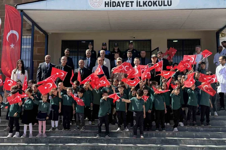 Tatvan’da "İlköğretim Haftası" kutlandı 