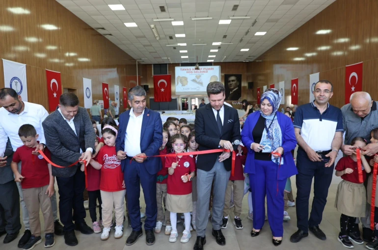 Tavas Kitap Fuarında 39 yazar ve şair okurlarıyla buluşuyor 