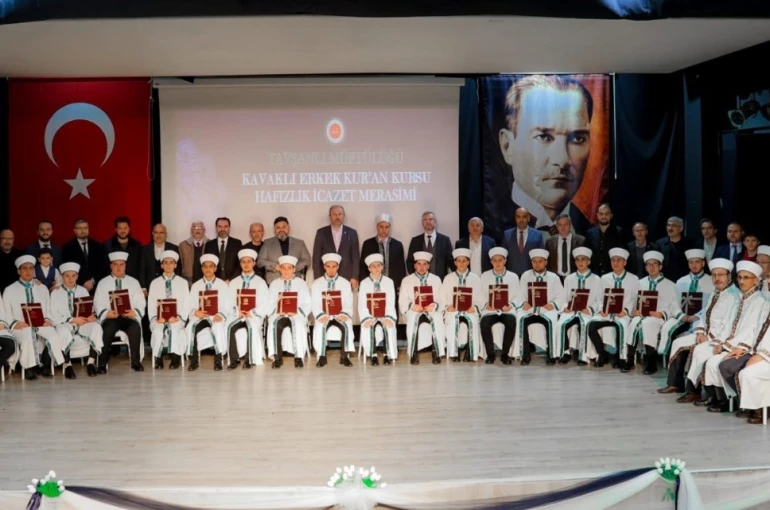 Tavşanlı’da 19 hafız belgelerini aldı