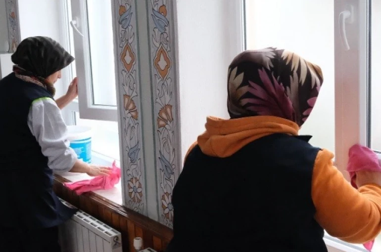 Tavşanlı’da camilerde temizlik çalışmaları