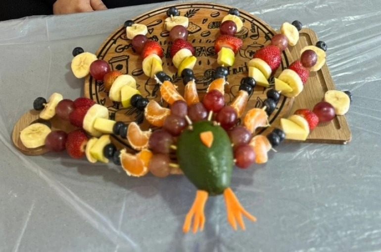 Tavşanlı’da minik ellerden sanat eseri meyve tabakları 