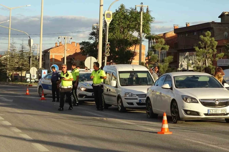 Tavşanlı’da motosikletin de karıştığı zincirleme trafik kazası