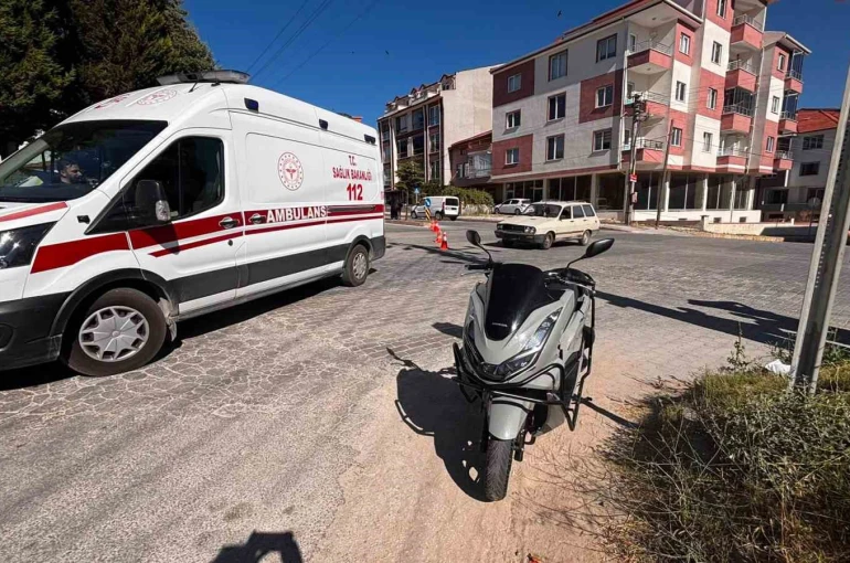 Tavşanlı’da otomobil ile motosiklet çarpıştı: 2 yaralı