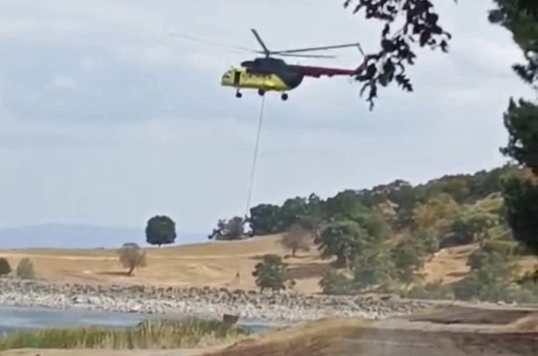 Tavşanlı’da yıldırım düşmesi sonucu çıkan orman yangını havadan müdahaleyle kısa sürede söndürüldü 