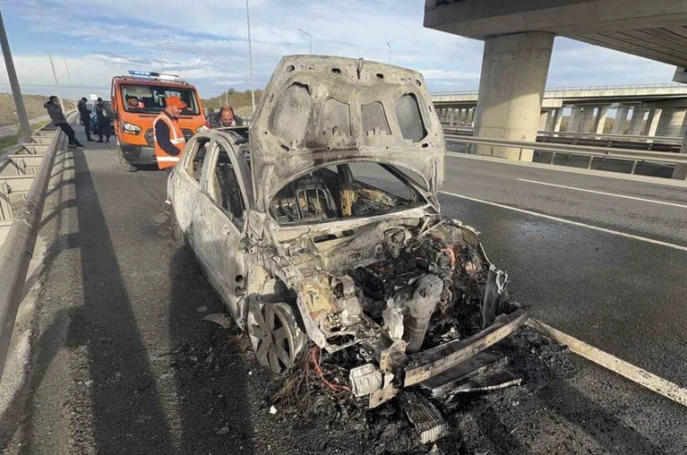 Tayakadın’da otomobil alev alev yandı 