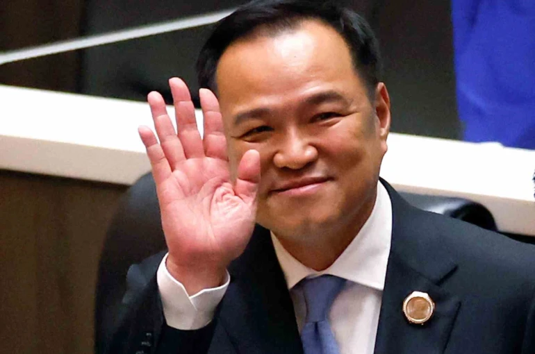 Tayland’ın yeni başbakanı Anutin Charnvirakul oldu