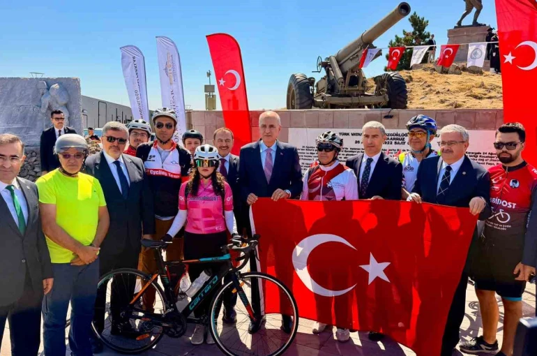 TBMM Başkanı Kurtulmuş Kocatepe’de gerçekleştirilen Büyük Taarruz törenlerine katıldı
