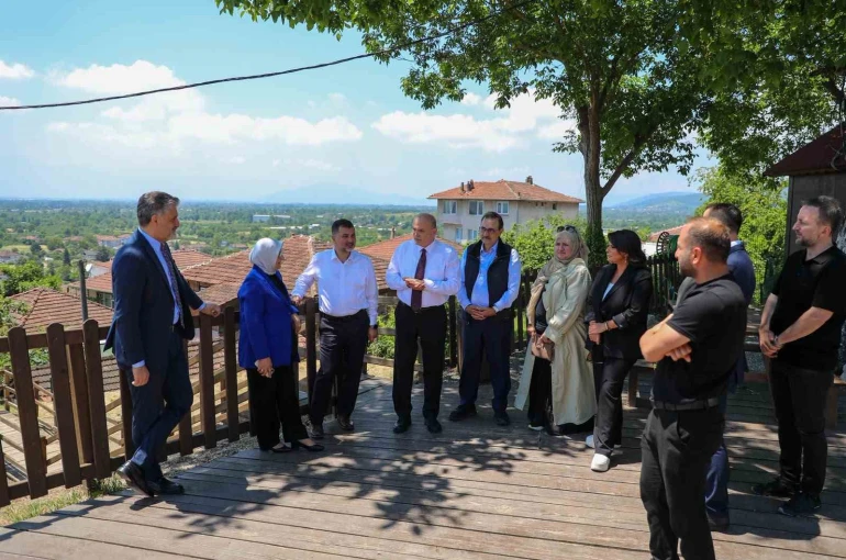 TBMM Yapay Zeka Araştırma Komisyonu Başkanı Dönmez ve Sarıeroğlu, Konuralp Antik Kenti’ni gezdi