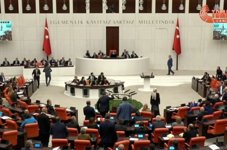 TBMM’de bütçe maratonunda ‘savunma sanayinden kimler rahatsız’ gerginliği 