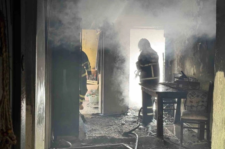 Tek katlı evde çıkan yangın söndürüldü