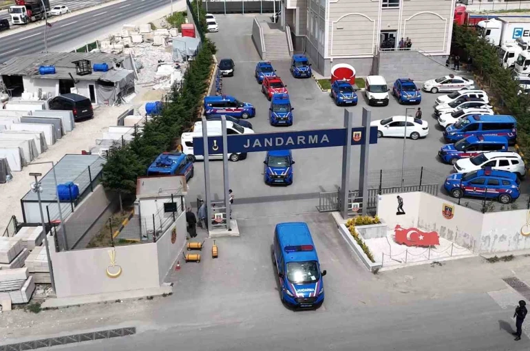 Tekirdağ’da dar sokaklarda huzur uygulaması: 21 aranan şahıs yakalandı 