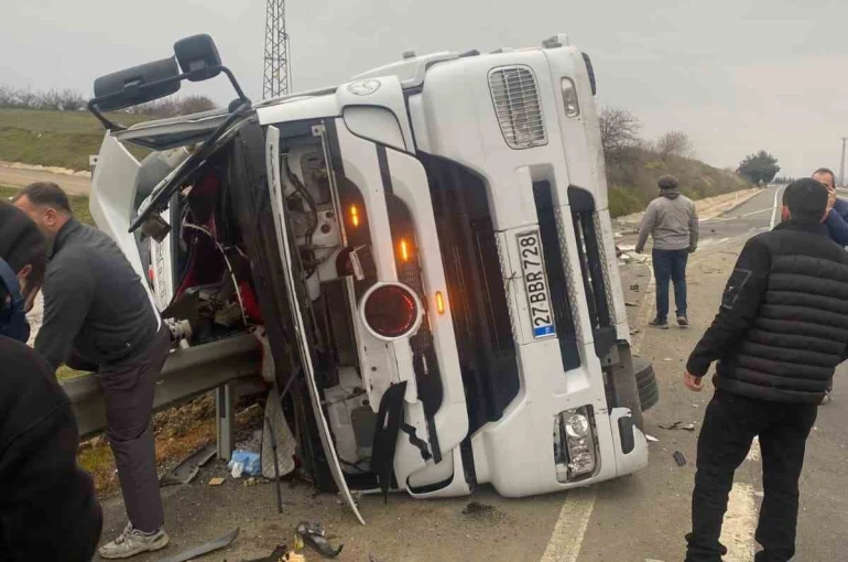 Tekirdağ’da feci kaza: Tır şoförü hayatını kaybetti 