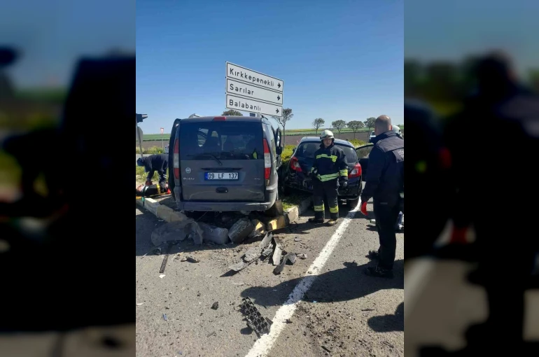 Tekirdağ’da hafif ticari araç ile otomobil çarpıştı: 5 yaralı 