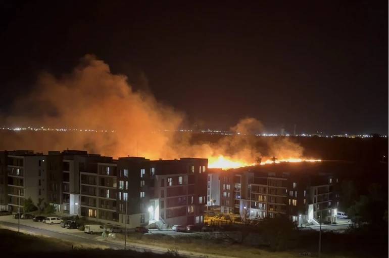 Tekirdağ’da korkutan yangın: Alevler geceyi aydınlattı 