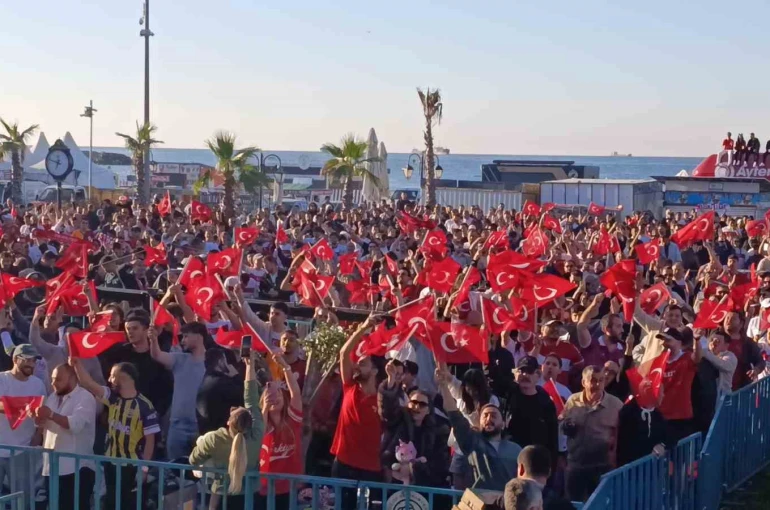 Tekirdağ’da milli coşku: Taraftarlar sahili doldurdu