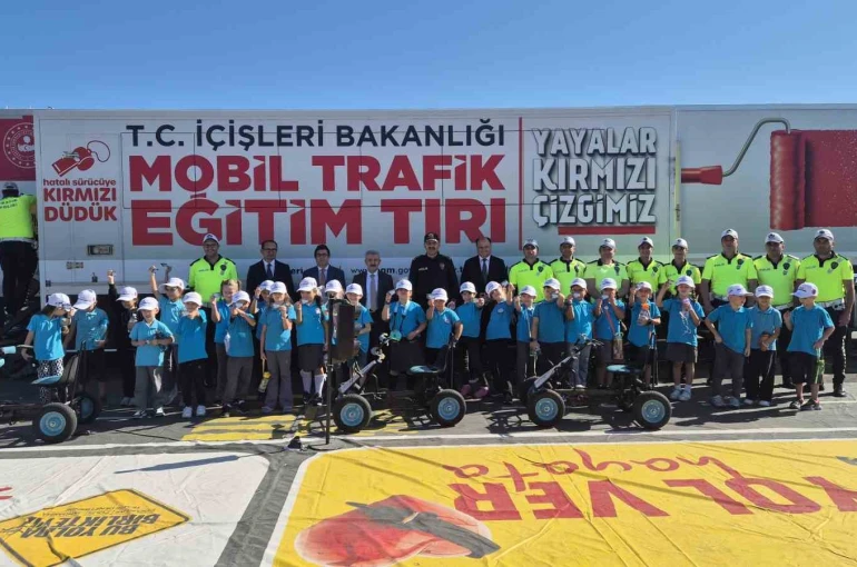 Tekirdağ’da mobil tırla trafik eğitimi 