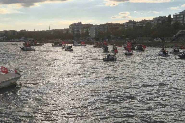 Tekirdağ’da onlarca tekne Sumud Filosu’na destek için denize açıldı 