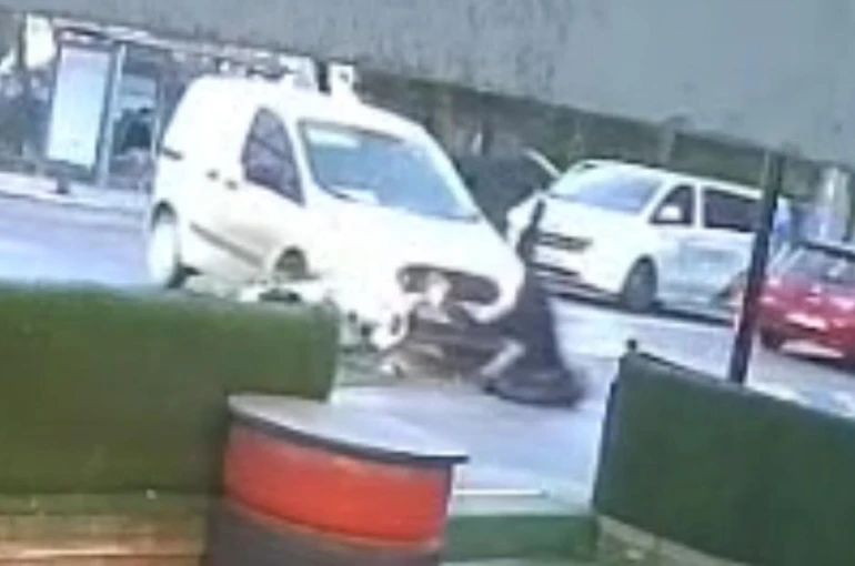 Tekirdağ’da otomobille çarpışan motosikletlinin yaralandığı kaza kamera 