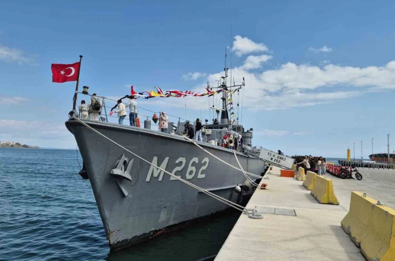Tekirdağ’da savaş gemisi ziyarete açıldı 
