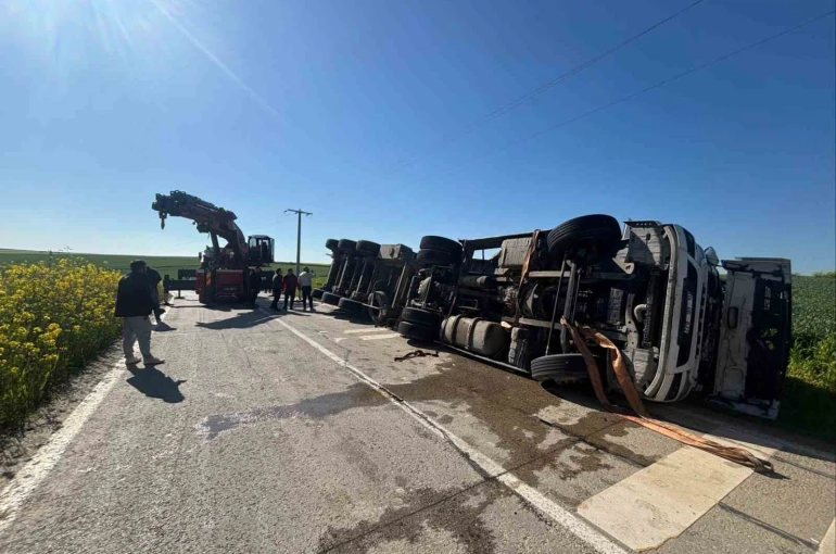 Tekirdağ’da tır devrildi: 1 yaralı 