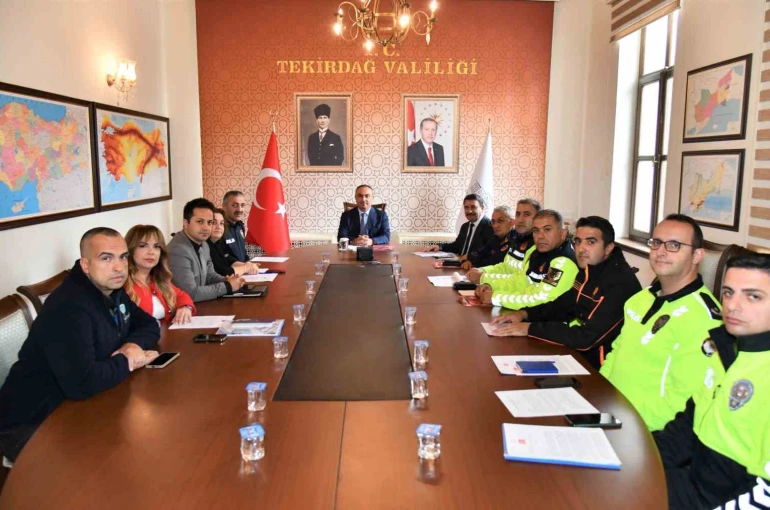 Tekirdağ’da Trafik Güvenliği Toplantısı: "Trafik işaretleri sadeleştirme komisyonu" kuruldu 