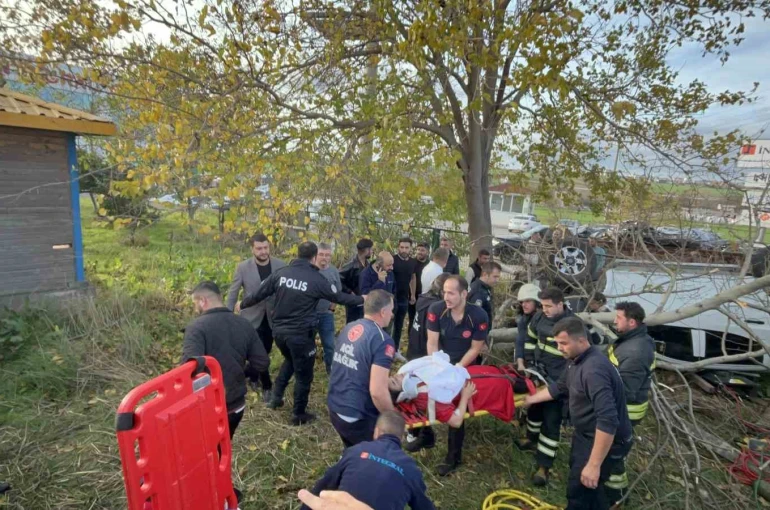 Tekirdağ’da yolcu minibüsü ile çarpışan pikap takla attı: 2 yaralı 