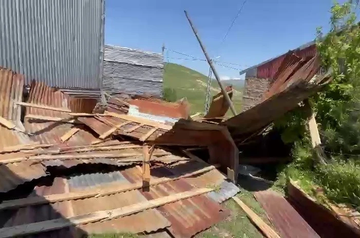 Tekman’da doğal afet: Sel ve kasırga peş peşe geldi 