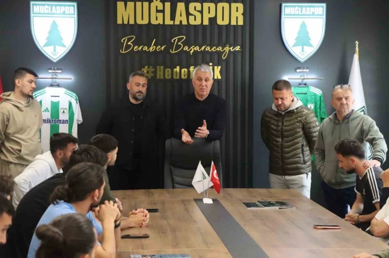 Teknik Direktör Durmuş, gözyaşlarını tutamadı