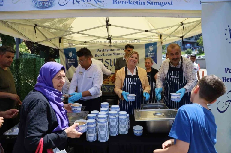 Teleferik Meydanı’nda aşure bereketi 