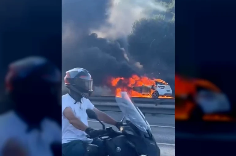 TEM Otoyolu’nda alev alev yanan otomobil kullanılamaz hale geldi 