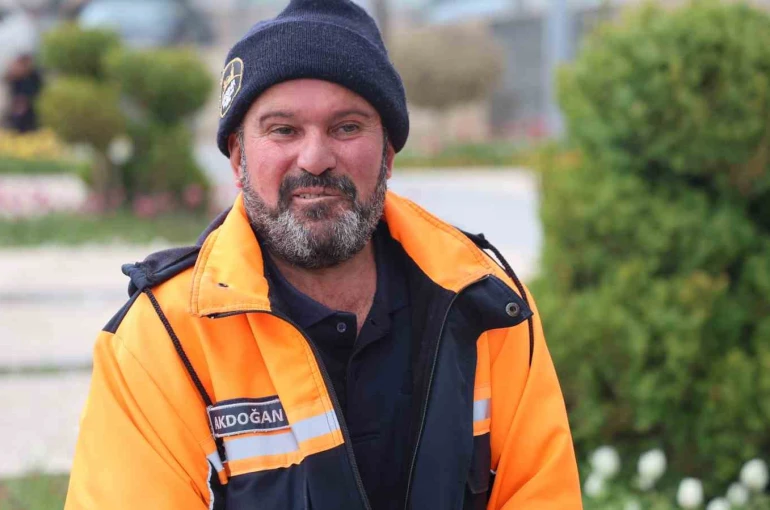 Temizlik işçisinden örnek davranış: 150 bin TL’lik altını sahibine ulaştırdı 