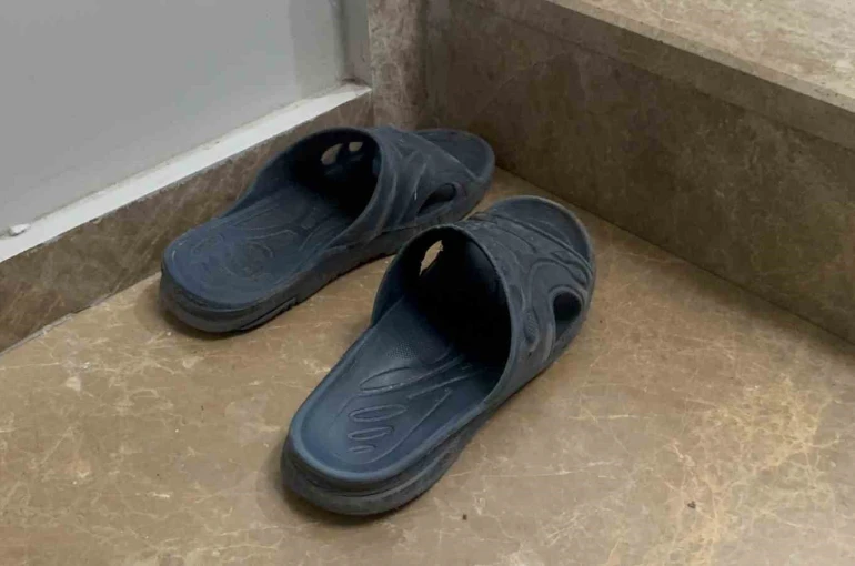 Terlik takasıyla hırsızlık: Eskiyi bıraktı, yeniyi götürdü