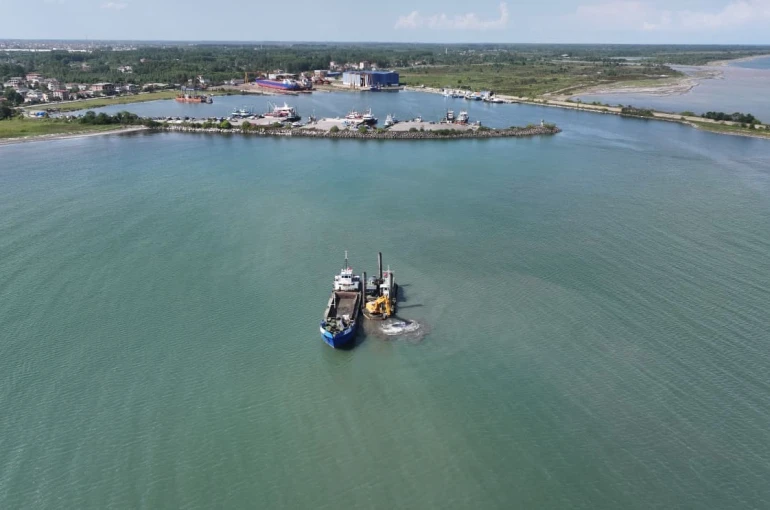 Terme Limanı’nda kum temizliği başladı 