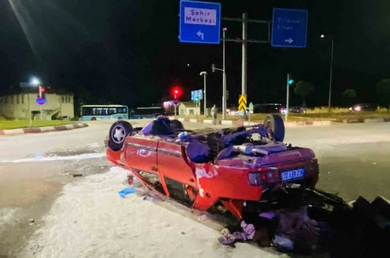 Ters dönen Tofaş’ın içindeki 2 kişi yaralandı 