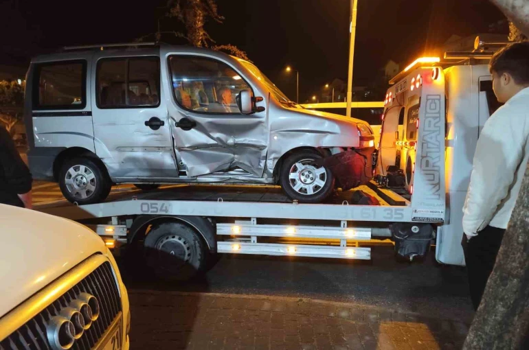 Ters yönden gelen aracın neden olduğu zincirleme kaza kamerada 