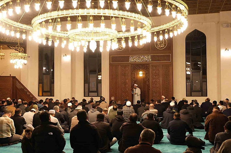 Terzibaba Mezarlığı Külliye Camii’nde Berat Kandili programı düzenlendi 