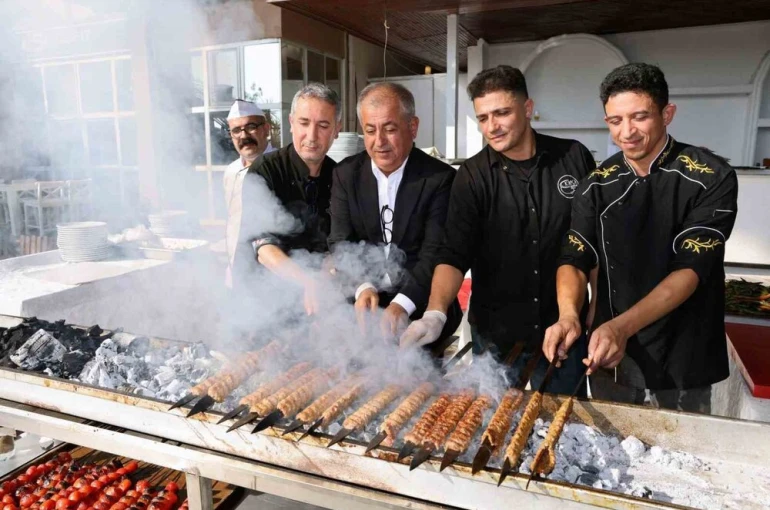 Tescilli Adana Kebabı Ustalık Eğitimini 12’si kadın 50 kursiyer başarıyla tamamladı 