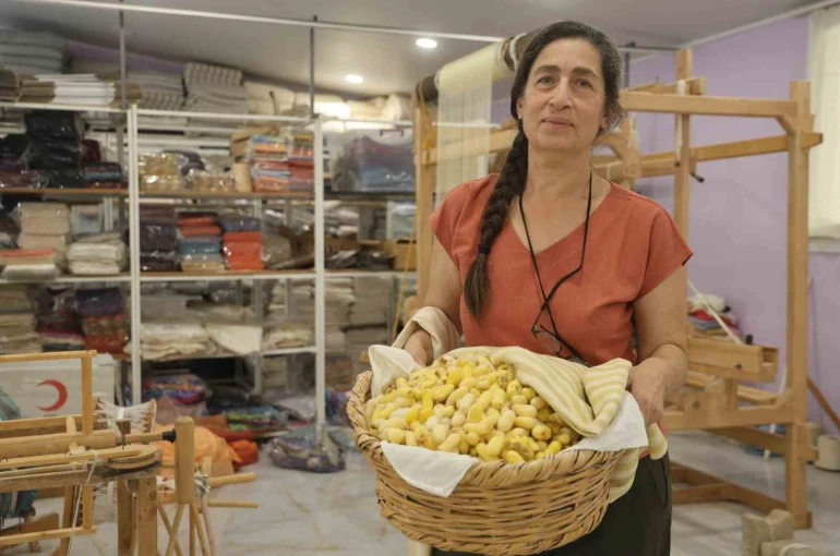 Tescilli ’Hatay Sarısı’nı yaşatmak için ömrünü adayan kadına "Yaşayan İnsan Hazinesi" ödülü 