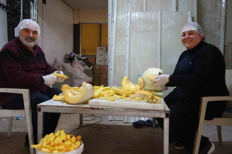 Tescilli lezzet kabak tatlısı depremzede ailenin ellerinde lezzet buluyor 