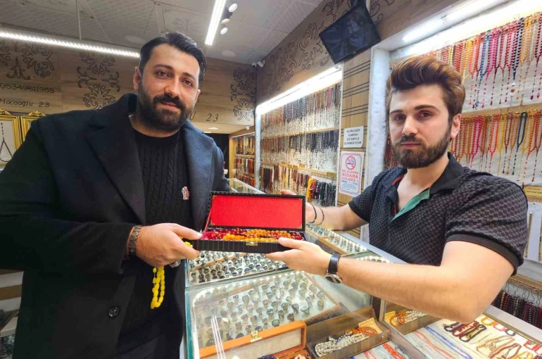 Tespih aşkı sınır tanımadı: 1 milyon 600 bin liralık Osmanlı kehribarı aldı