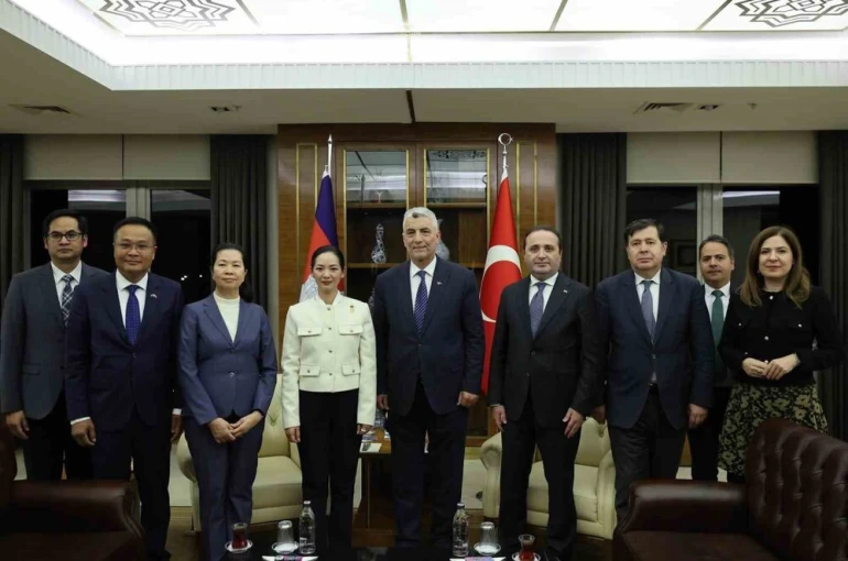 Ticaret Bakanı Bolat, Kamboçya Ticaret Bakanı Nimul ile bir araya geldi 