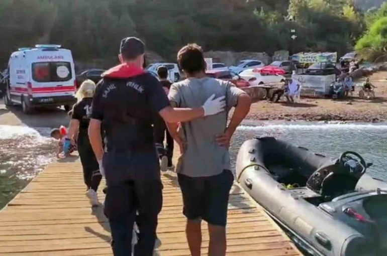 Ticari yatta rahatsızlanan vatandaşa Sahil Güvenlik tıbbi tahliye gerçekleştirdi 