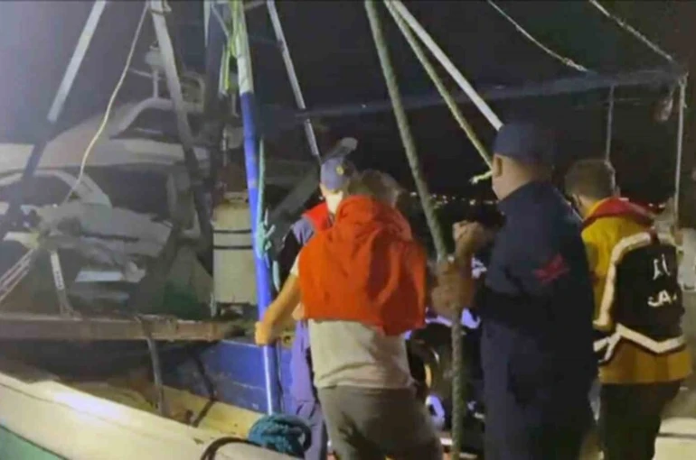 Ticari yatta rahatsızlanan vatandaşa Sahil Güvenlik’ten tıbbi tahliye 