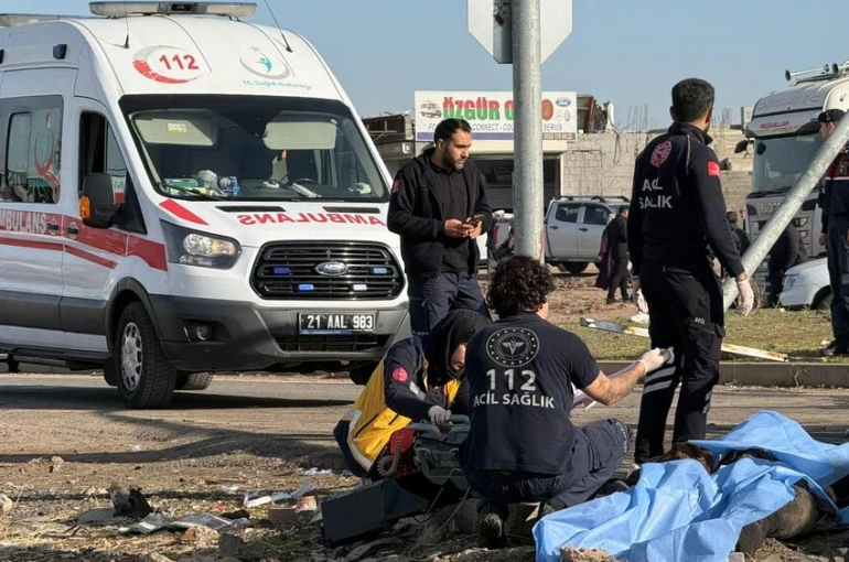 Tır iki aracı biçti: 4 ölü, 3 yaralı