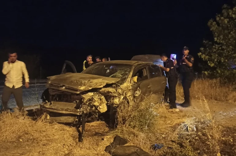 Tır ile iki otomobil çarpıştı: 7 yaralı 
