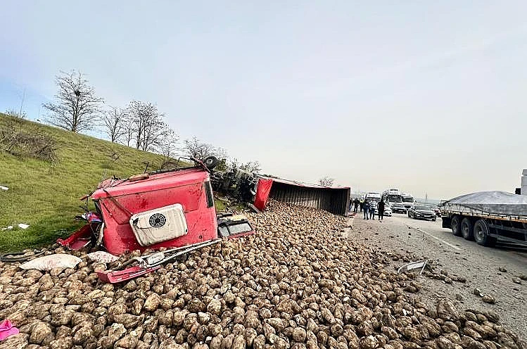 Tır kazasından acı haber geldi: 1 ölü, 3 yaralı