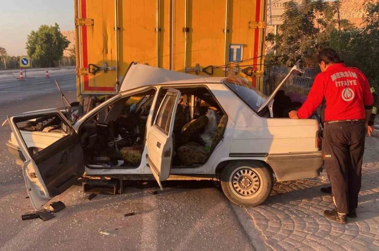 Tıra çarpan otomobilin sürücüsü hayatını kaybetti