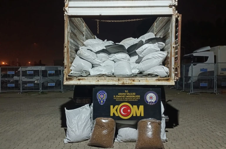 Tırdan 4 ton kaçak tütün ele geçirildi 