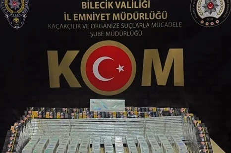 Tırın gizli bölgesine saklanmış 846 paket kaçak sigara ele geçirildi, 2 şüpheli yakalandı